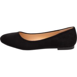 Czarne baleriny, buty damskie VINCEZA 2803. Czarne baleriny damskie Vinceza, bez wzorów, bez obcasa. W wyprzedaży za 59,00 zł.