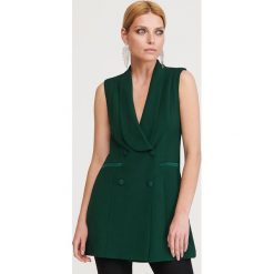 Dwurzędowa kamizelka - Khaki. Brązowe kamizelki damskie Reserved, bez wzorów, bez kaptura. Za 159,99 zł.