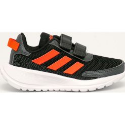 Adidas - Buty dziecięce Tensaur Run. Czarne trampki chłopięce Adidas, bez wzorów, z materiału, sportowe, z okrągłym noskiem, bez zapięcia. Za 139,90 zł.