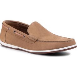 Mokasyny CLARKS - Morven Sun 261481777 Dark Sand Suede. Pomarańczowe mokasyny męskie Clarks, ze skóry. W wyprzedaży za 299,00 zł.