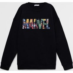 Mango Kids - Bluza dziecięca Martin 110-164 cm. Czarne bluzy chłopięce Mango Kids, z nadrukiem, z bawełny, bez rękawów, bez kaptura. Za 89,99 zł.