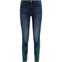 Jeansy Slim Fit Desigual Japan 19WWDD04. Niebieskie jeansy damskie Desigual. W wyprzedaży za 219,00 zł.