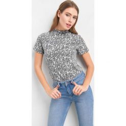 Koszulka z wężowym wzorem. Szare koszulki damskie Orsay, na co dzień, s, bez wzorów, z elastanu, eleganckie, z golfem, z krótkim rękawem. Za 59,99 zł.