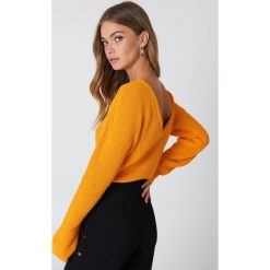 Swetry klasyczne damskie: NA-KD Sweter z dzianiny z dekoltem V – Orange