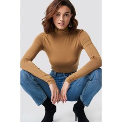 NA-KD Basic Top z golfem - Beige. Brązowe topy damskie marki NA-KD Basic, bez wzorów, z materiału, z golfem. Za 80,95 zł.