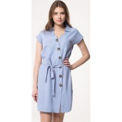 Niebieska Sukienka Subtle. Niebieskie sukienki damskie Born2be, na co dzień, s, z aplikacjami, eleganckie, z asymetrycznym kołnierzem, z krótkim rękawem, krótkie, mini, asymetryczne. Za 79,99 zł.