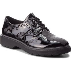 Oxfordy CLARKS - Alexa Darcy 261384534 Black Patent. Czarne jazzówki damskie marki Clarks, na obcasie. W wyprzedaży za 279,00 zł.