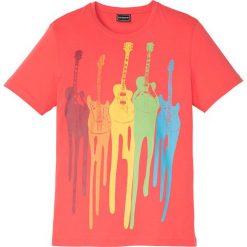 T-shirt Slim Fit bonprix koralowy z nadrukiem. Czerwone koszulki męskie bonprix, s, z nadrukiem, bez kołnierzyka, bez rękawów. Za 42,99 zł.