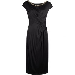 Guess Sukienka. Sukienki damskie Guess, z aplikacjami, z tkaniny, bez kołnierzyka, bez rękawów, dopasowane. Za 249,00 zł.