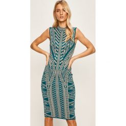 Marciano Guess - Sukienka. Niebieskie sukienki damskie MARCIANO GUESS, na co dzień, s, z aplikacjami, z elastanu, casualowe, z okrągłym kołnierzem, bez rękawów, mini, proste. W wyprzedaży za 629,90 zł.