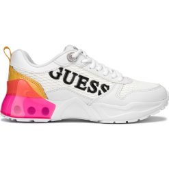 Guess Tandey 2 Tenisówki Biały. Białe trampki i tenisówki damskie Guess, z aplikacjami, z materiału, bez zapięcia. Za 593,95 zł.