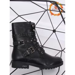 Botki militarne czarne 1952-11 BLACK. Czarne botki damskie obuwie damskie, ze skóry ekologicznej, eleganckie, bez obcasa, na sznurówki. Za 91,80 zł.
