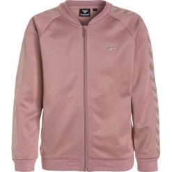 Hummel OLGA ZIP Kurtka sportowa wood rose. Czerwone kurtki chłopięce marki Hummel, z bawełny. W wyprzedaży za 135,20 zł.