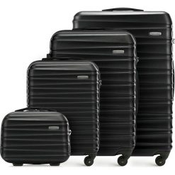 Zestaw walizek 56-3A-31K-10. Czarne walizki marki Wittchen, z gumy, duże. Za 647,28 zł.