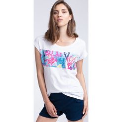 T-shirt damski TSD451 - biały. Białe koszulki damskie 4f, na co dzień, z nadrukiem, z bawełny, bez kołnierzyka, z krótkim rękawem. Za 49,99 zł.