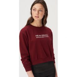 Bawełniana bluza z napisem - Bordowy. Czerwone bluzy damskie Sinsay, s, z napisami, z bawełny, bez rękawów, bez kaptura. Za 39,99 zł.