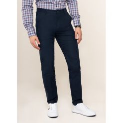 Spodnie materiałowe Tommy Hilfiger Tailored TT0TT05525. Niebieskie jeansy męskie Tommy Hilfiger Tailored, m, bez wzorów, z elastanu. W wyprzedaży za 289,00 zł.