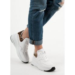 BIAŁE SNEAKERSY. Białe trampki i tenisówki damskie SHELOVET. Za 52,90 zł.