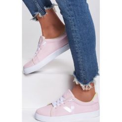 Różowe Buty Sportowe Lost My Way. Różowe buty sportowe damskie Renee, bez wzorów, sportowe. Za 49,99 zł.