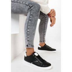 Czarne Buty Sportowe Irinlyn. Czarne buty sportowe damskie Born2be, bez wzorów, sportowe. W wyprzedaży za 69,99 zł.