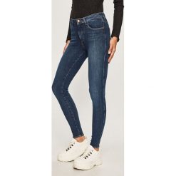 Wrangler - Jeansy Body Bespoke. Niebieskie jeansy damskie Wrangler, s. W wyprzedaży za 179,90 zł.