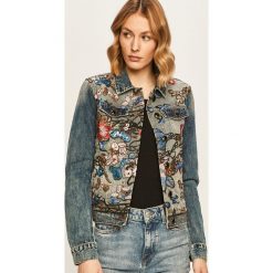 Desigual - Kurtka jeansowa. Niebieskie kurtki damskie Desigual, bez wzorów, z bawełny, krótkie. Za 599,90 zł.