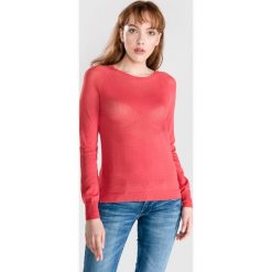 Pepe Jeans Lulu Sweter Różowy. Różowe bluzy damskie Pepe Jeans, xl, bez wzorów, z wiskozy, bez rękawów, bez kaptura. Za 309,95 zł.