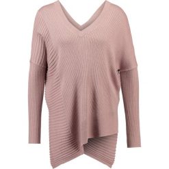 Swetry klasyczne damskie: AllSaints KELD OLIVO V NECK Sweter pink
