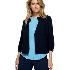 Żakiet w kolorze granatowym. Niebieskie żakiety damskie Deni Cler, bez wzorów, z denimu. W wyprzedaży za 399,95 zł.