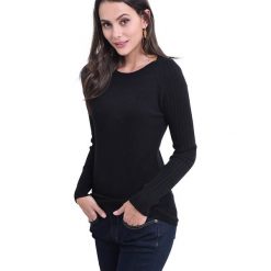 Sweter w kolorze czarnym. Czarne swetry damskie William de Faye, bez wzorów, z kaszmiru, bez rękawów, bez kaptura. W wyprzedaży za 109,95 zł.