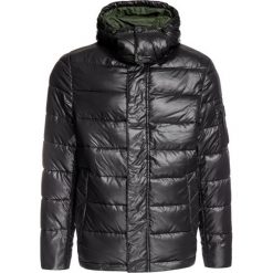 Kurtka puchowa Pepe Jeans Hugh PM402126. Czarne kurtki męskie Pepe Jeans, m, bez wzorów, z poliesteru, bez kaptura. W wyprzedaży za 359,00 zł.