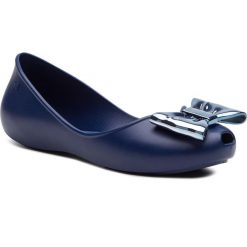 Baleriny ZAXY - Graceful Fem 82709 Granat/Navy 01380 DD285105. Niebieskie baleriny damskie Zaxy, bez wzorów, z tworzywa sztucznego, klasyczne, bez obcasa. W wyprzedaży za 119,00 zł.