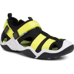 Sandały GEOX - J Wader A J9230A 01554 C0802 D Black/Lime. Żółte sandały chłopięce Geox, z tworzywa sztucznego, bez zapięcia. W wyprzedaży za 219,00 zł.
