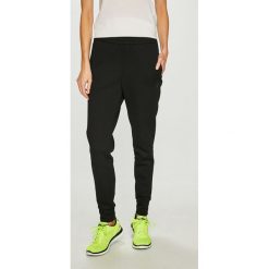 Reebok - Spodnie. Czarne spodnie damskie Reebok, s, bez wzorów, z poliesteru. W wyprzedaży za 159,90 zł.