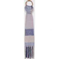 Answear - Szalik. Szare szaliki damskie marki ANSWEAR, w paski, z materiału, średnie. W wyprzedaży za 47,90 zł.