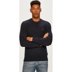Tommy Hilfiger - Sweter. Szare swetry męskie TOMMY HILFIGER, xl, bez wzorów, z bawełny, z okrągłym kołnierzem, bez kaptura. Za 499,90 zł.