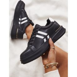 Czarne Sneakersy Aqiatune. Czarne sneakersy damskie Renee. W wyprzedaży za 99,99 zł.