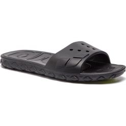 Klapki ARENA - Watergrip 001457 503 Black. Czarne sandały chłopięce Arena, z tworzywa sztucznego, bez zapięcia. W wyprzedaży za 69,00 zł.
