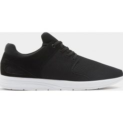 Buty męskie: Czarne buty sportowe z technicznego materiału