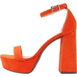 Rzymianki damskie: Schutz Sandały na obcasie bright orange