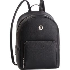 Plecak TOMMY HILFIGER - Th Core Mini Backpack AW0AW06111 002. Czarne plecaki damskie TOMMY HILFIGER, bez wzorów, ze skóry ekologicznej. W wyprzedaży za 389,00 zł.
