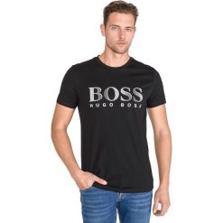 BOSS Hugo Boss Koszulka Czarny. Czarne podkoszulki męskie BOSS Hugo Boss, s, z nadrukiem, z bawełny, bez kołnierzyka, z krótkim rękawem, krótkie. Za 211,95 zł.