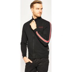 Bluza Guess Lorin M01Q51 K9EK0. Szare bluzy męskie Guess, m, z aplikacjami, bez kołnierzyka, bez rękawów, bez kaptura. W wyprzedaży za 269,00 zł.