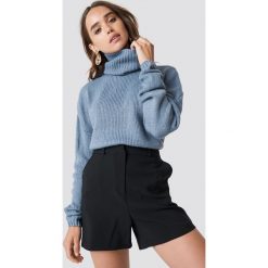 NA-KD Sweter oversize z wywijanym golfem - Blue. Niebieskie swetry damskie NA-KD, bez wzorów, z dzianiny, z długim rękawem, długie, bez kaptura. Za 141,95 zł.