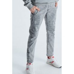 Jeansowe joggery z kolekcji Apollo/Soyuz - Jasny szary. Szare spodnie męskie marki Cropp, m, bez wzorów, z jeansu. Za 139,99 zł.