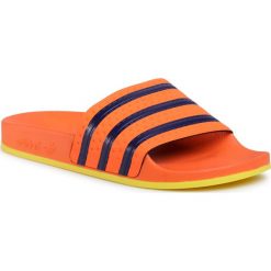 Klapki adidas - Adilette EG8806 Traora/Hireor/Dkblue. Pomarańczowe klapki damskie Adidas, bez wzorów, z tworzywa sztucznego. Za 149,00 zł.