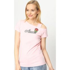 Różowy T-shirt Old Flame. Różowe t-shirty damskie marki Born2be, xl, z nadrukiem. Za 29,99 zł.