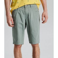 Jeansowe szorty comfort - Zielony. Zielone spodenki i szorty męskie Cropp, m, bez wzorów, z jeansu. Za 69,99 zł.
