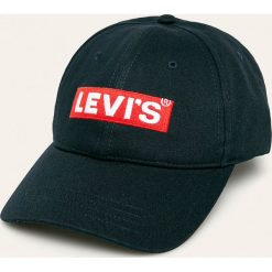 Levi's - Czapka. Niebieskie czapki damskie Levi's®, bez wzorów, z bawełny. W wyprzedaży za 69,90 zł.
