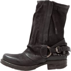 A.S.98 Kowbojki i obuwie motocyklowe nero. Czarne kozaki damskie marki A.S.98, ze skóry, bez obcasa, bez zapięcia. Za 1029,00 zł.